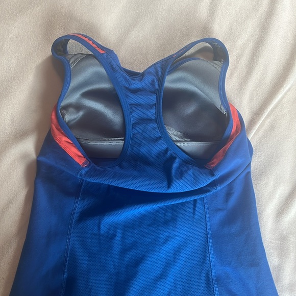 comfy nike athletic tanktop - Picture 3 of 3